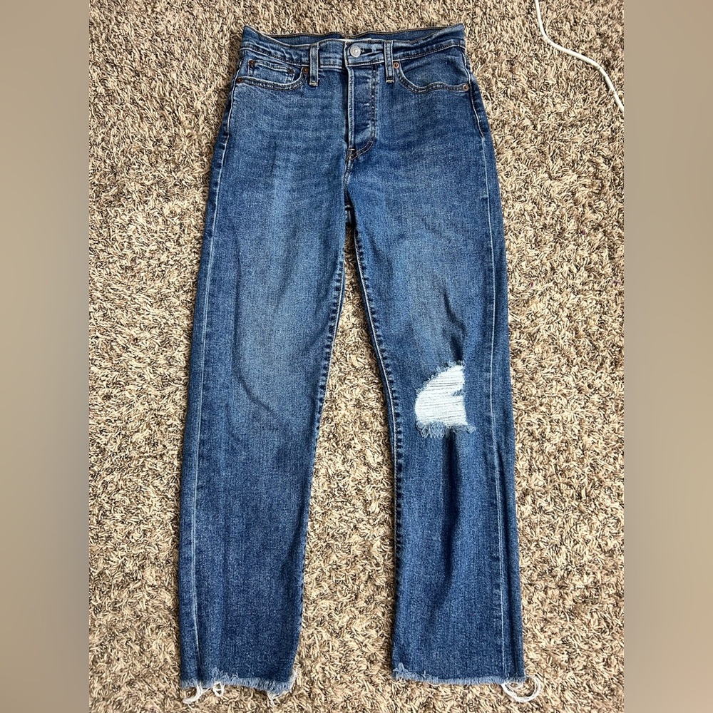 Levi’s Wedgie Straight High Rise Distressed Jeans Sz 28